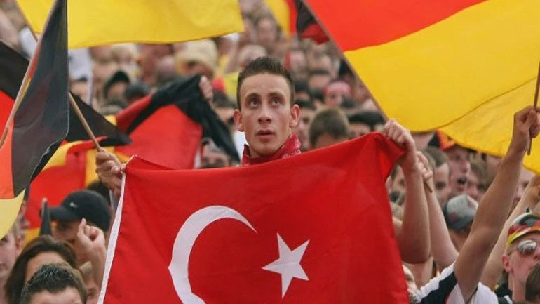 Γερμανία: Στέλεχος του Afd αποκάλεσε τους Τούρκους «καμηλιέρηδες»